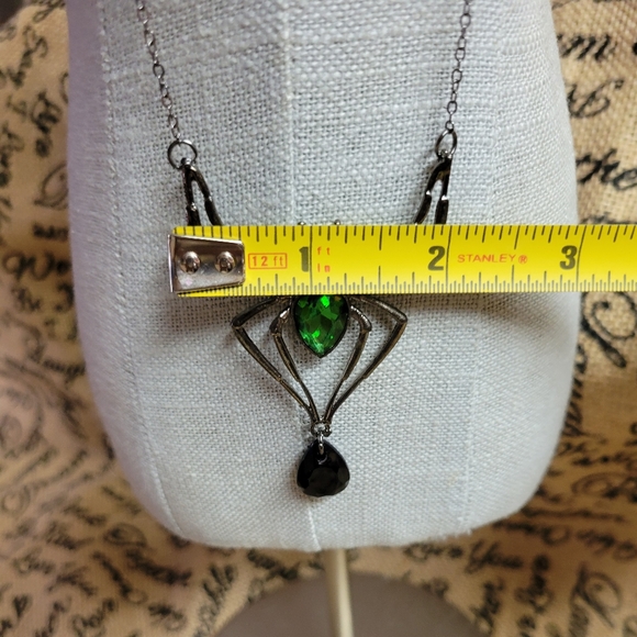 🛒🛍️💥NWT adorable spider necklace pendant 2×3 perfect for Halloween - Picture 3 of 6